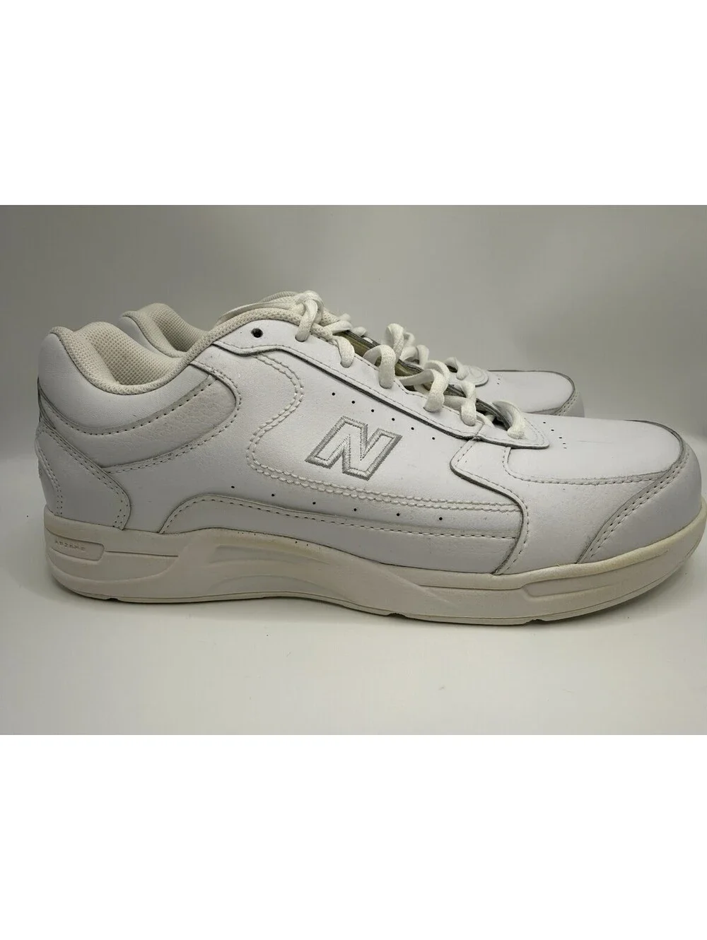 New Balance 576 Men’s Size 9 4E Athletic Shoes Sneakers White